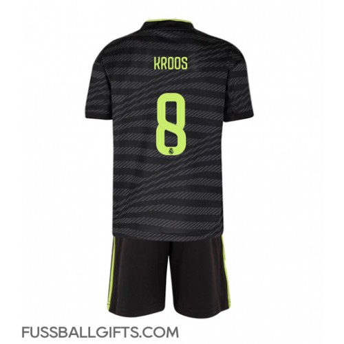 Real Madrid Toni Kroos #8 Fußballbekleidung 3rd trikot Kinder 2022-23 Kurzarm (+ kurze hosen)
